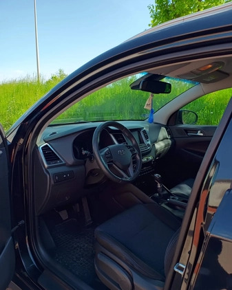 Hyundai Tucson cena 63000 przebieg: 192000, rok produkcji 2015 z Staszów małe 301